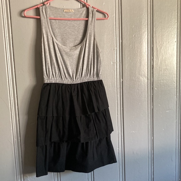 Host Pick- 👗 Super Cute Gray & Black Tiered Bebop Dress- Size Small - Picture 4 of 10